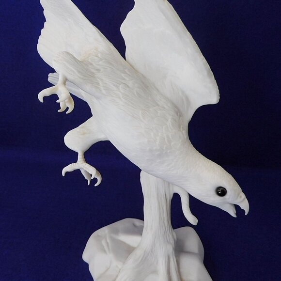 Majestic Wanderer Figurine Hawk / Falcon  Jonathan Bronson Franklin Porcelain - Picture 5 of 10